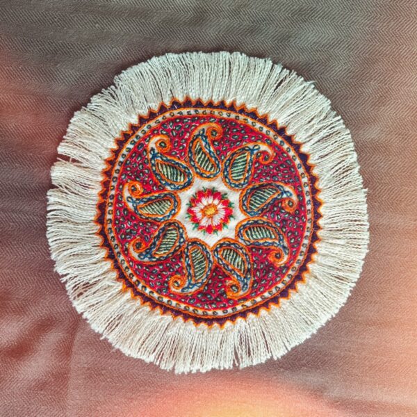 رومیزی پته دوزی طرح بته‌جقه 20 سانتی - دوخت کامل و پُر